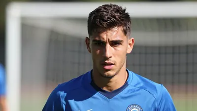 Le FC Annecy est lié à l'arrivée de l'attaquant franco-tunisien Fares Bousnina de Bologne, tandis que l'équipe occupe la...