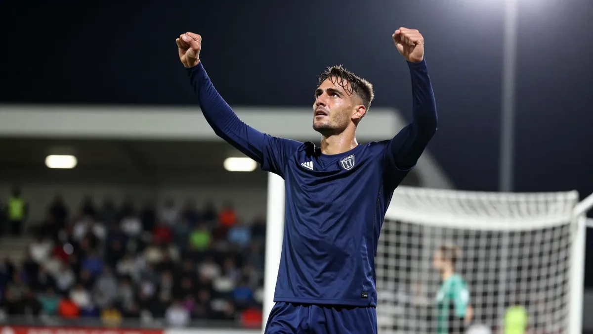Annecy a partagé les points avec Metz (1-1) grâce à un coup franc de Savanier et une égalisation rapide de Young...