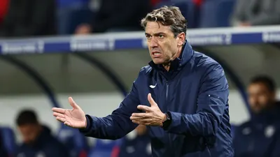 Olivier Frapolli, l'entraîneur du GF38, a contesté plusieurs décisions de l'arbitre Gaël Angoula après la défaite de son...